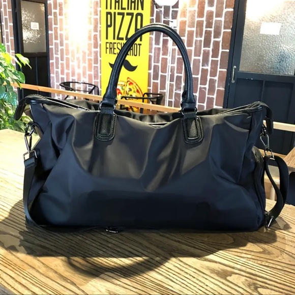 🖤New Weekender Travel Bag in Black 🖤 - Picture 2 of 5